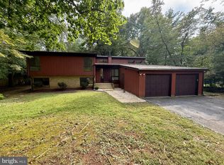 10411 Hunter Ridge Dr, Oakton, VA 22124