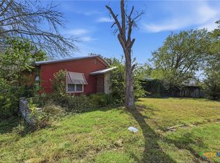 520 Seydler St, Gonzales, TX 78629