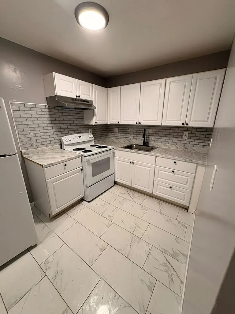 3 bed, $2,100 — Photo 4