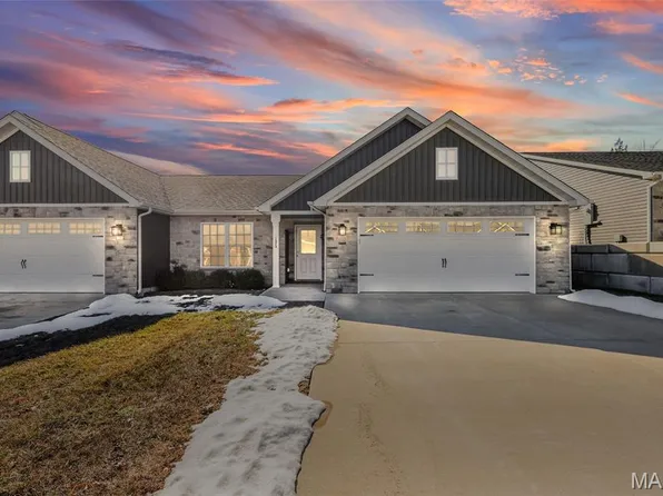 1575 Hickory Lndg, De Soto, MO 63020