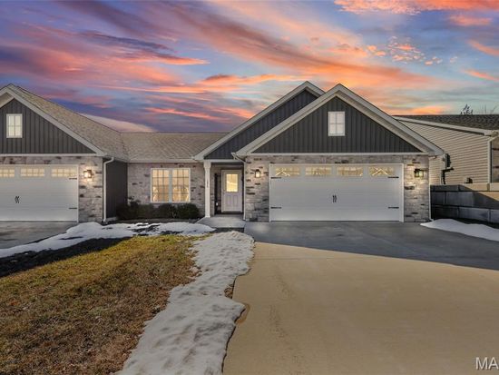1575 Hickory Lndg, De Soto, MO 63020