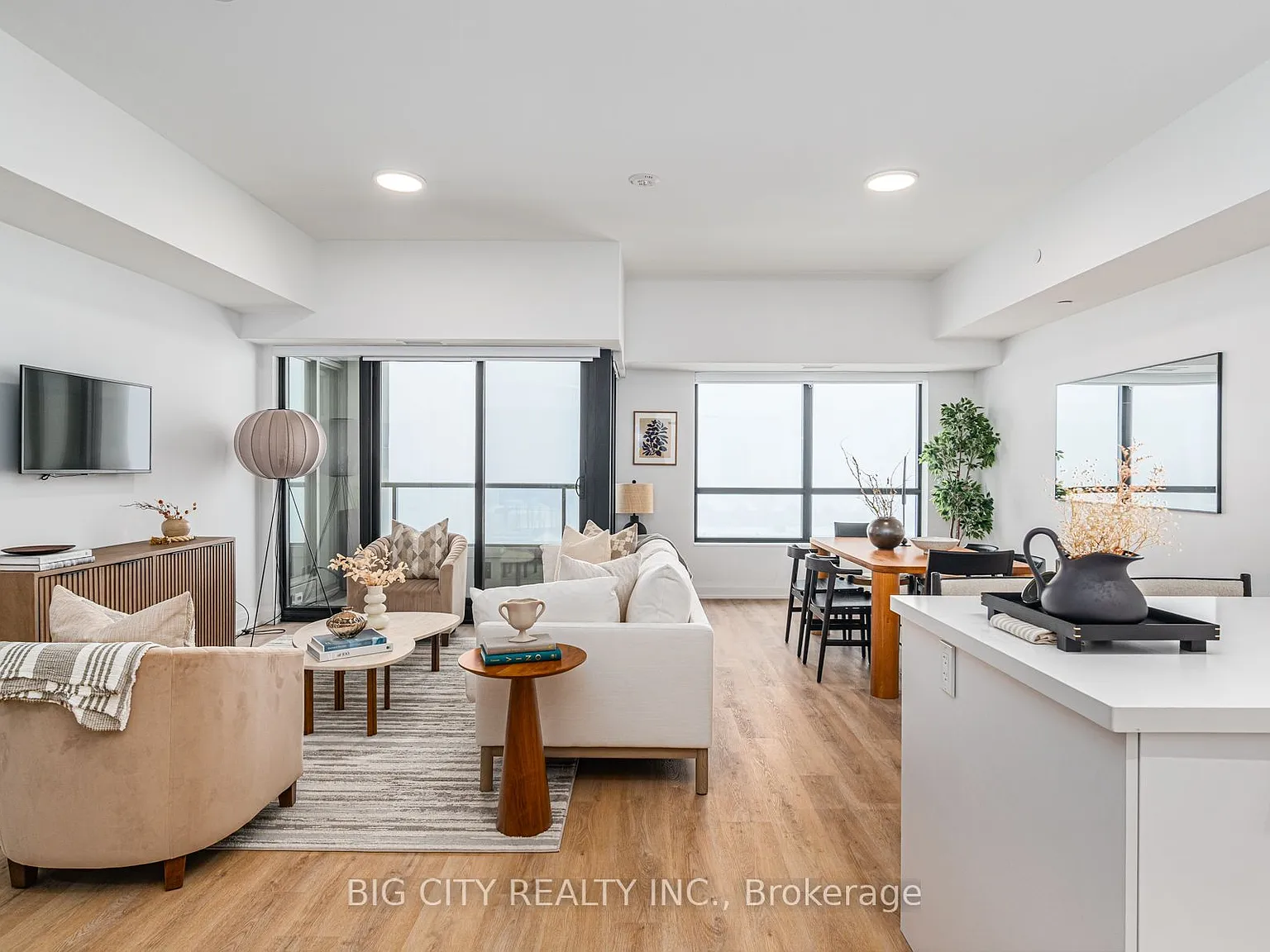 2 bed, $4,000 — Photo 1