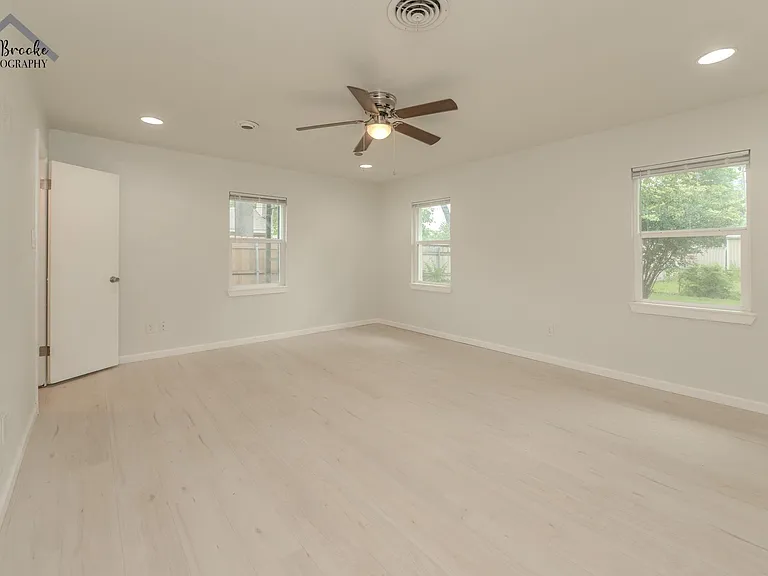 4505 University Ave — Photo 15