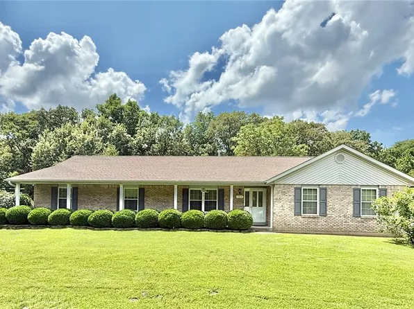 1917 Ridge Ln, Pacific, MO 63069