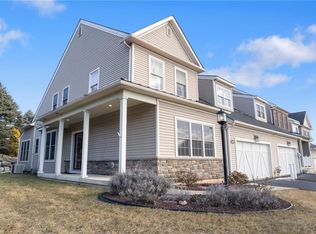 5560 Briar Ln, Whitehall, PA 18052