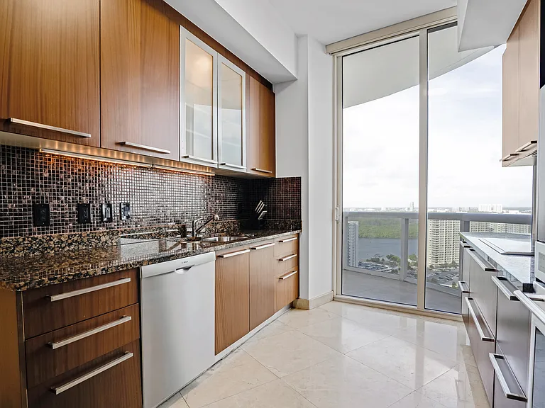 15901 Collins Ave #2305 — Photo 9