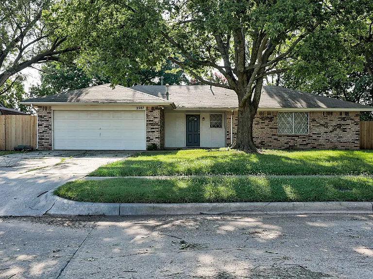 2287 Houston Ave — Photo 1