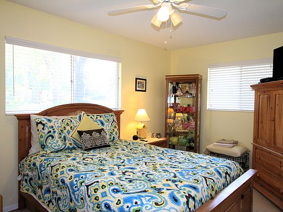 5th image of 390 Gardner Dr NE