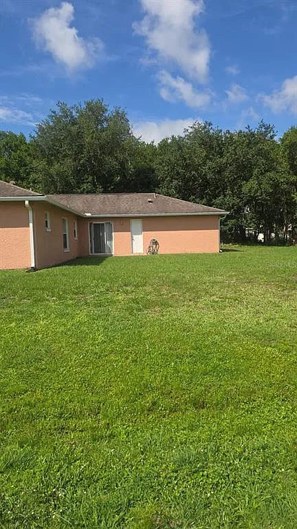 3 bed, 2.0 bath, 1889 sqft, $1,900 — Photo 2