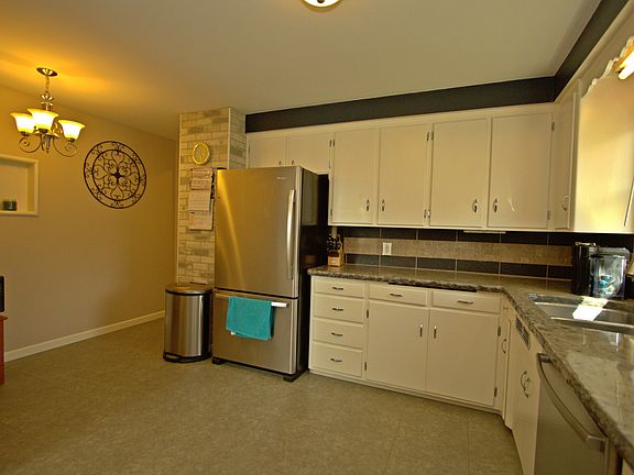 4th image of 2304 E Heroy Ave