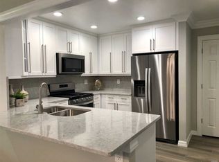 75 Westwood Dr APT 106, Westbury, NY 11590