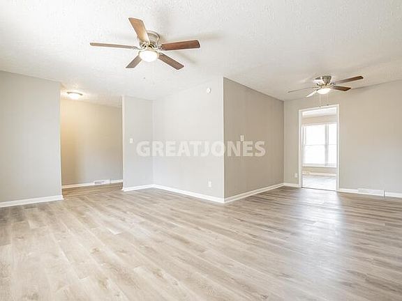 4th image of 1376 Congress Dr NW