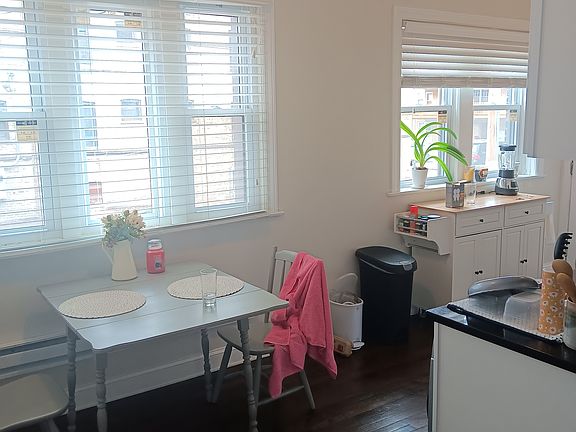 2nd image of 1130 Maple Ave APT 1