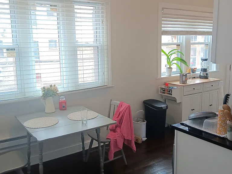 1130 Maple Ave #1 — Photo 2