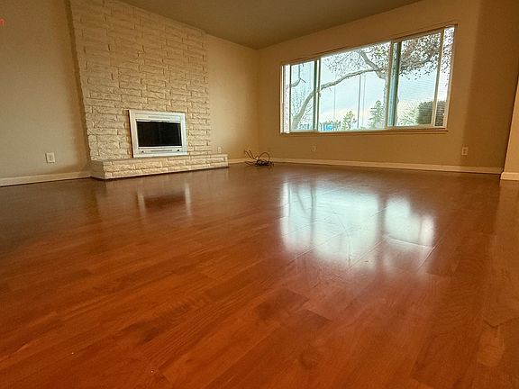 3rd image of 522 S Fair Oaks Ave APT 1
