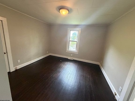 5th image of 1307 Robin Ln