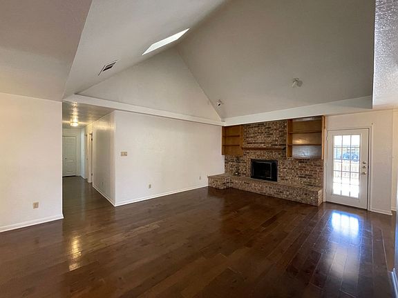 3rd image of 806 Love Ct