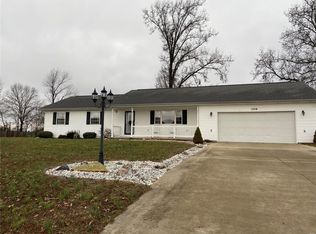 1304 Hazel St W, Johnston City, IL 62951