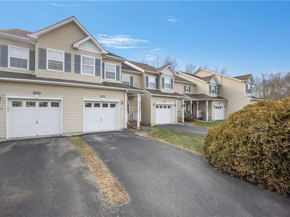 155 Pinebrook Drive #21, Hyde Park, NY 12538