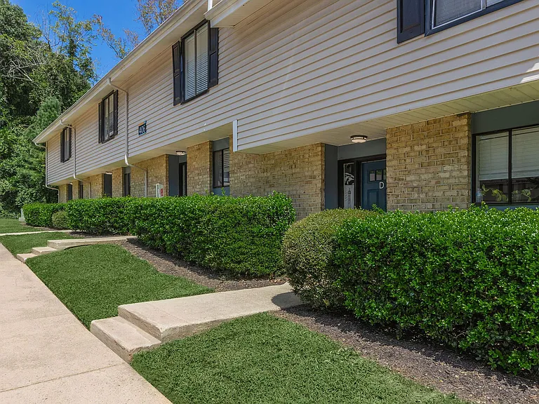 Pine Ridge Apartments — Photo 33