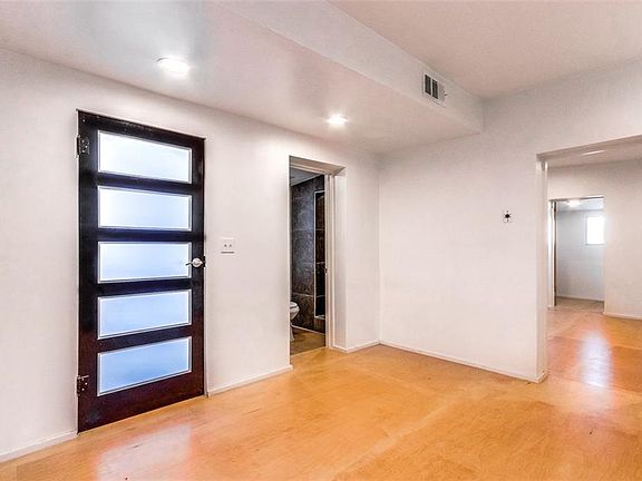 3rd image of 2618 Porter Ave