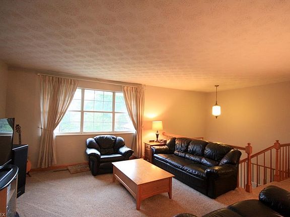 Living Room w/neutral upgraded carpeting