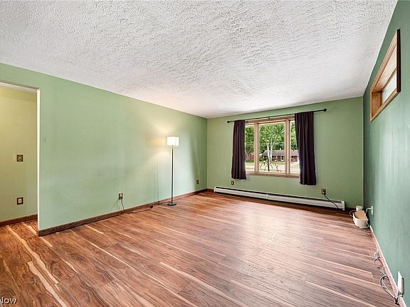 3rd image of 712 Renninger Rd