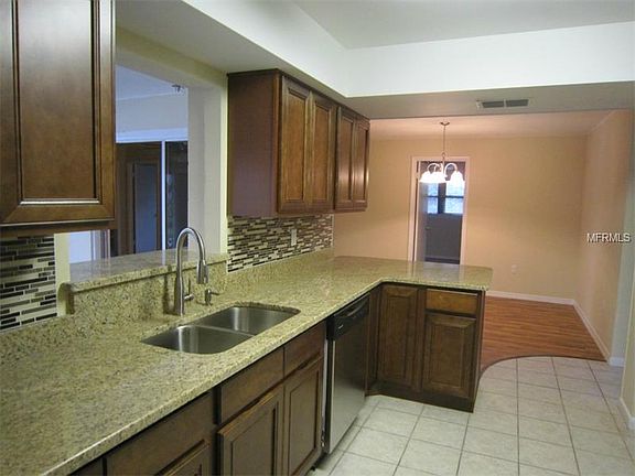 4th image of 9 Winterset Dr