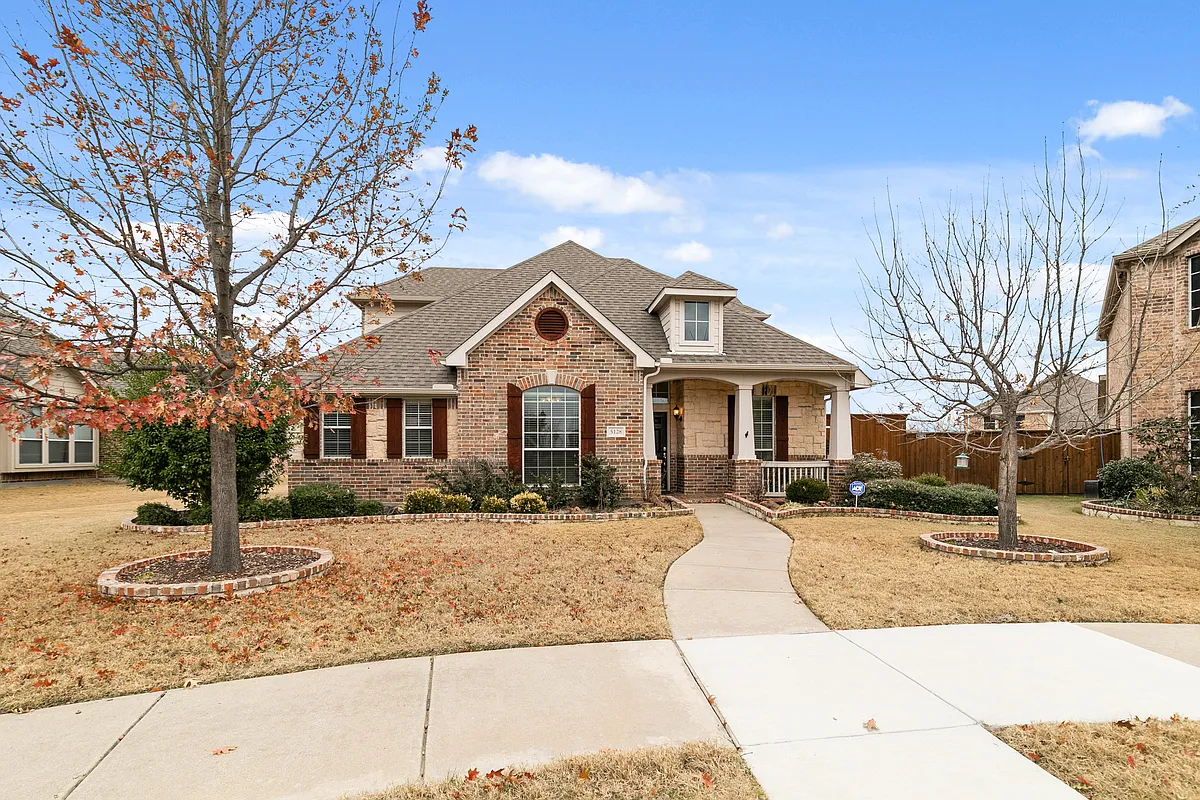 Building Photo - 5128 Oceana Dr