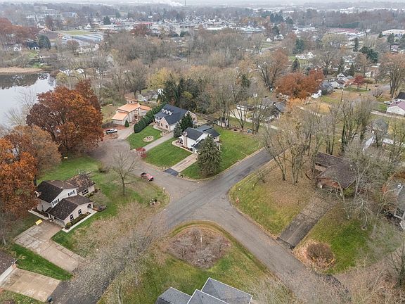 4th image of 4407 Lakeshore Cir NW