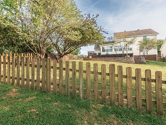 3rd image of 877 Glenraven Dr