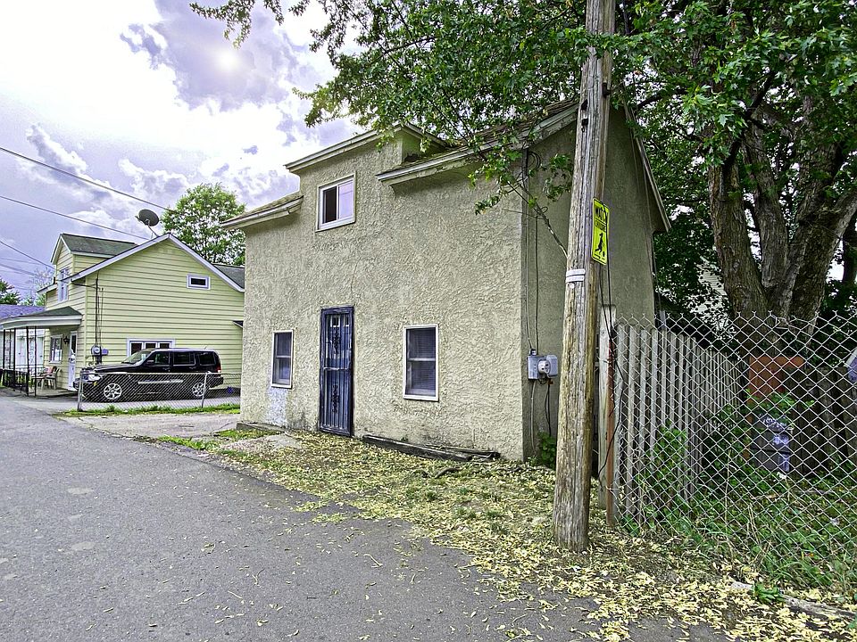 1st image of 219 Donnelly Ct