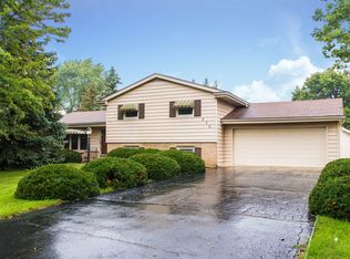 23W636 Ardmore Ave, Roselle, IL 60172