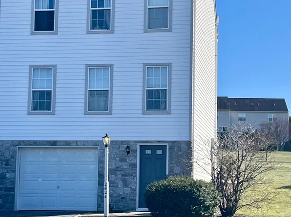 2824 Woodmont Dr, York, PA 17404