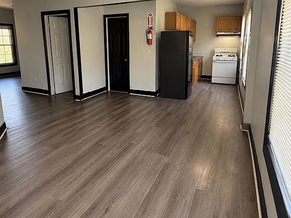 3rd image of 400 River St #1