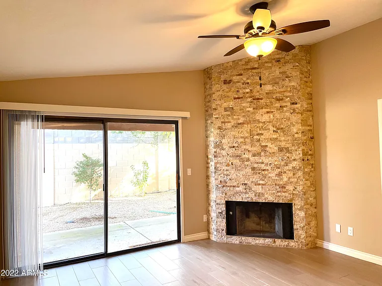 4522 E Renee Dr — Photo 5