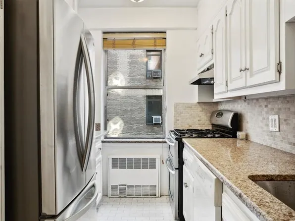 12 Beekman Place image 4 of 6