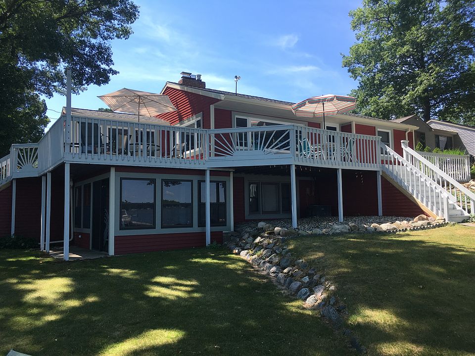 2nd image of 1095 E Hess Lake Dr