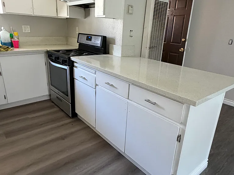 704 W 1st Ave #2 — Photo 8