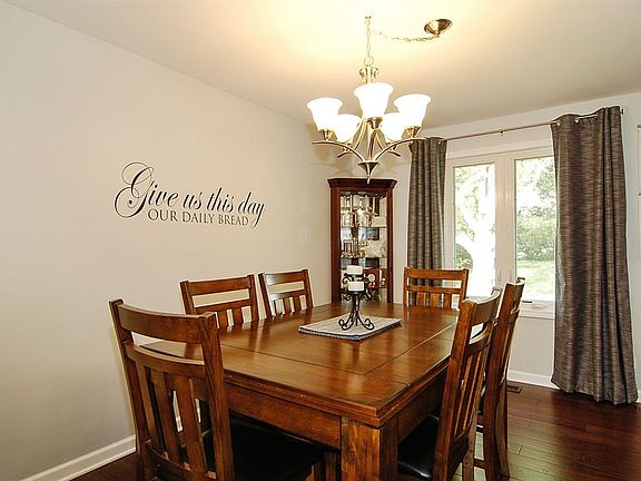 5th image of 834 Georgean Ln