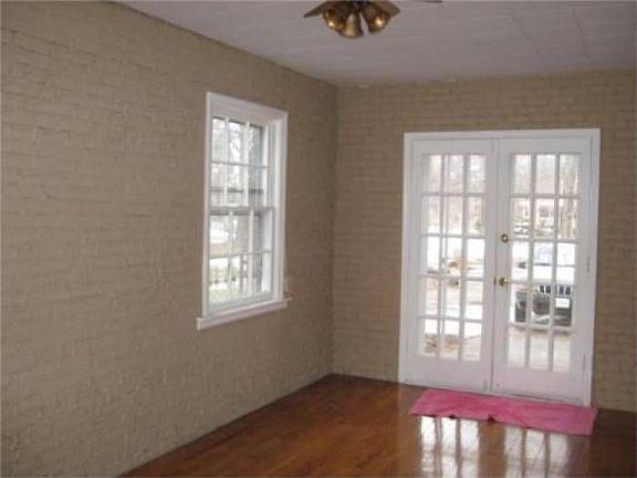 2nd image of 4429 Gladstone Blvd