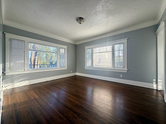 5th image of 463 W 6th St APT E