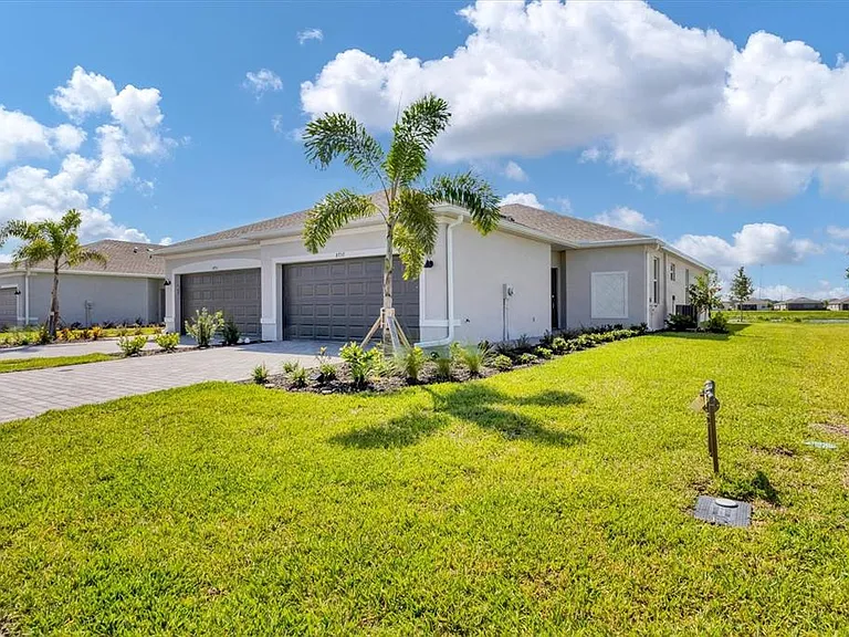 8757 Saint Kitts Cir — Photo 2