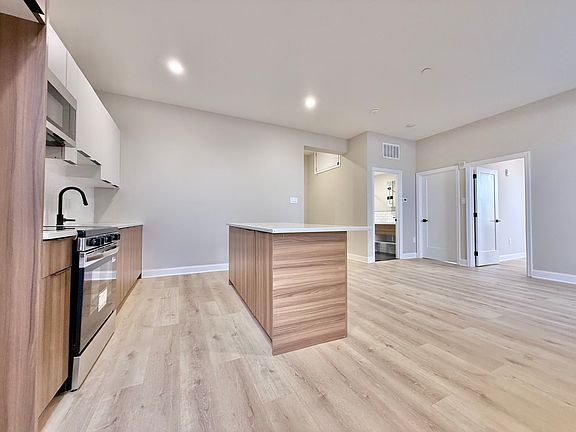 3rd image of 1032 N 48th St #D-1d