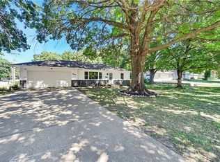 8616 W 61st St, Overland Park, KS 66202