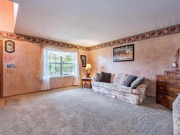 5th image of 3576 Lake Albert Way