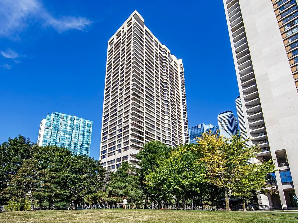 65 Harbour Sq #1707