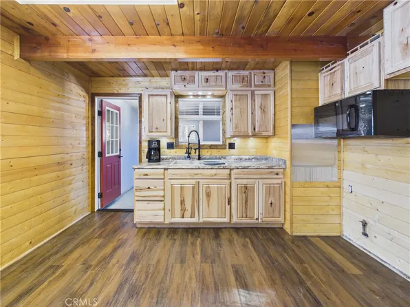 727 Elysian Blvd, Big Bear City, CA 92314