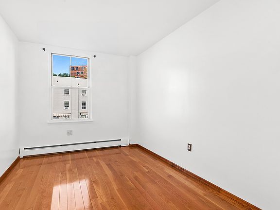 5th image of 363 Cumberland St #2
