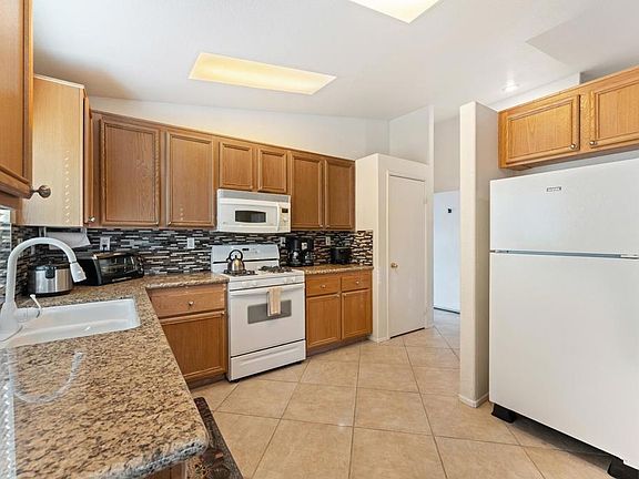 5th image of 82537 Delano Dr